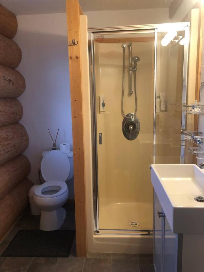 Cariboo Log Guest House Lac La Hache Екстериор снимка