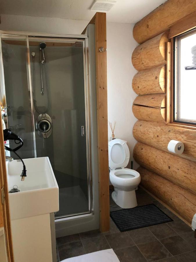Cariboo Log Guest House Lac La Hache Екстериор снимка