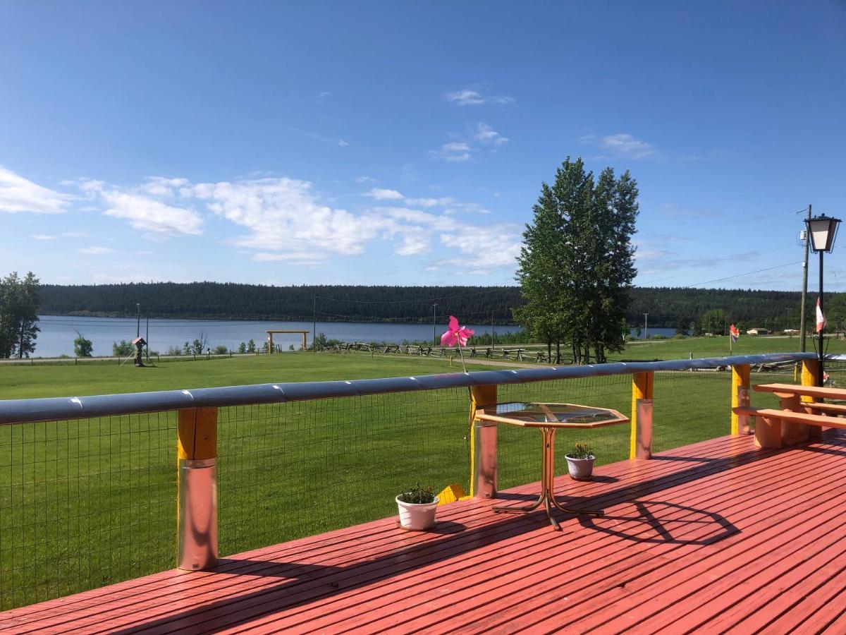 Cariboo Log Guest House Lac La Hache Екстериор снимка