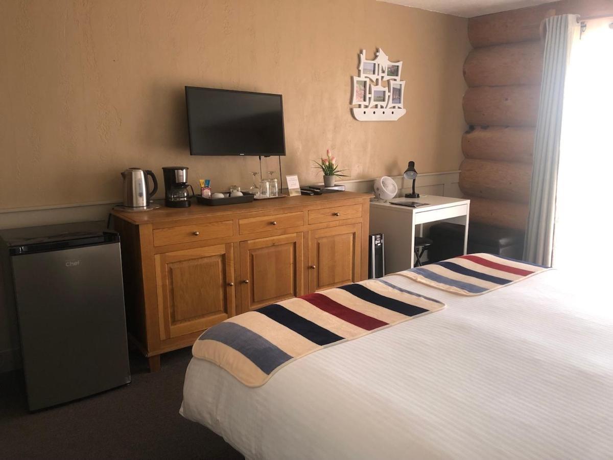 Cariboo Log Guest House Lac La Hache Екстериор снимка