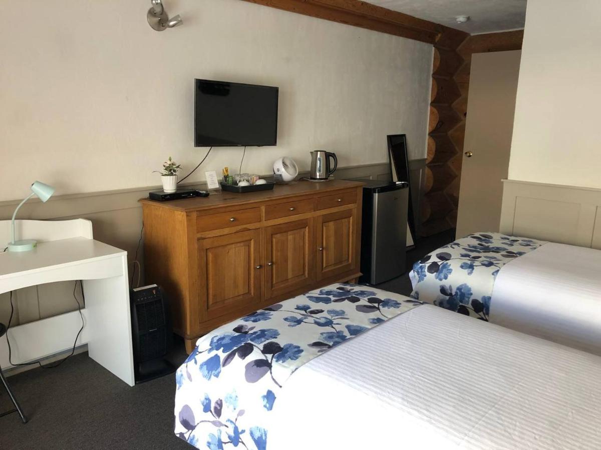 Cariboo Log Guest House Lac La Hache Екстериор снимка
