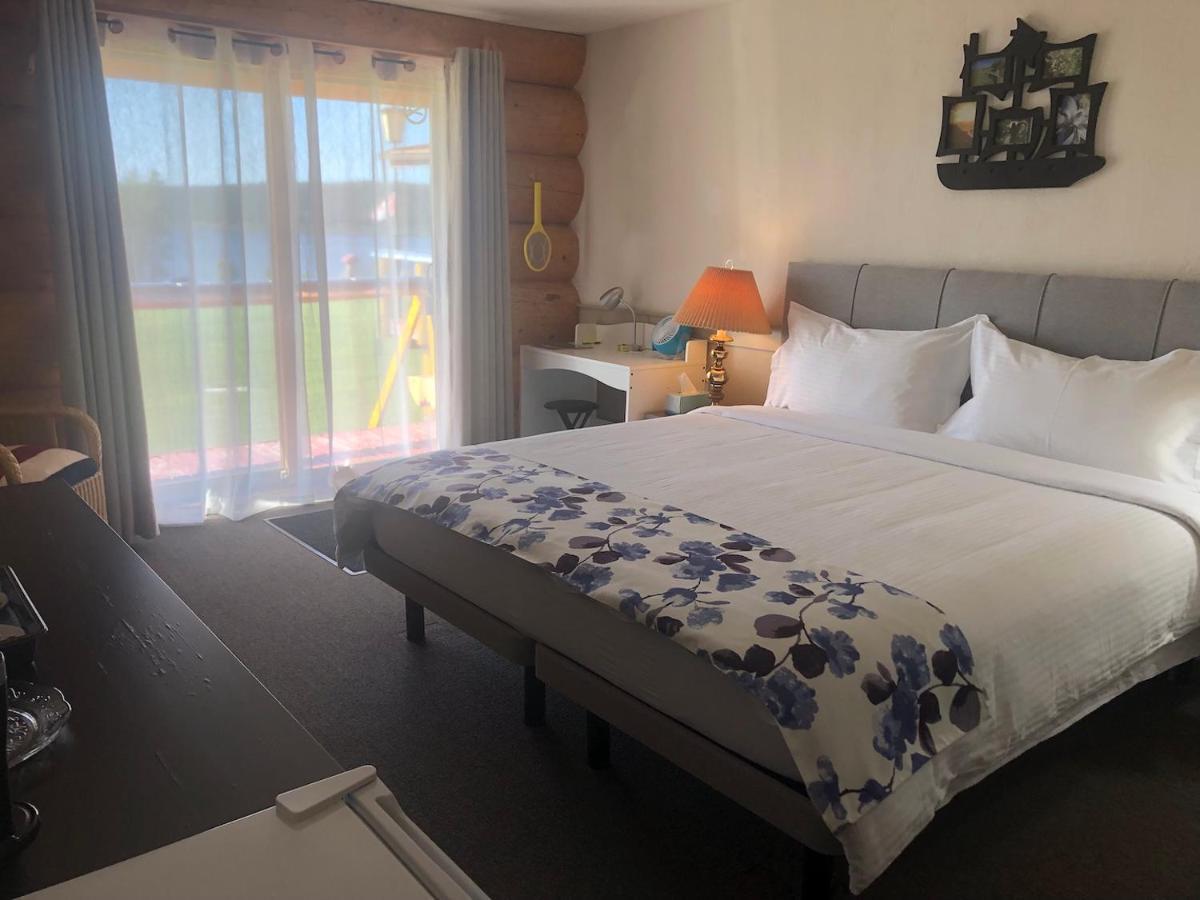 Cariboo Log Guest House Lac La Hache Екстериор снимка