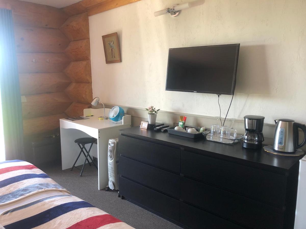 Cariboo Log Guest House Lac La Hache Екстериор снимка