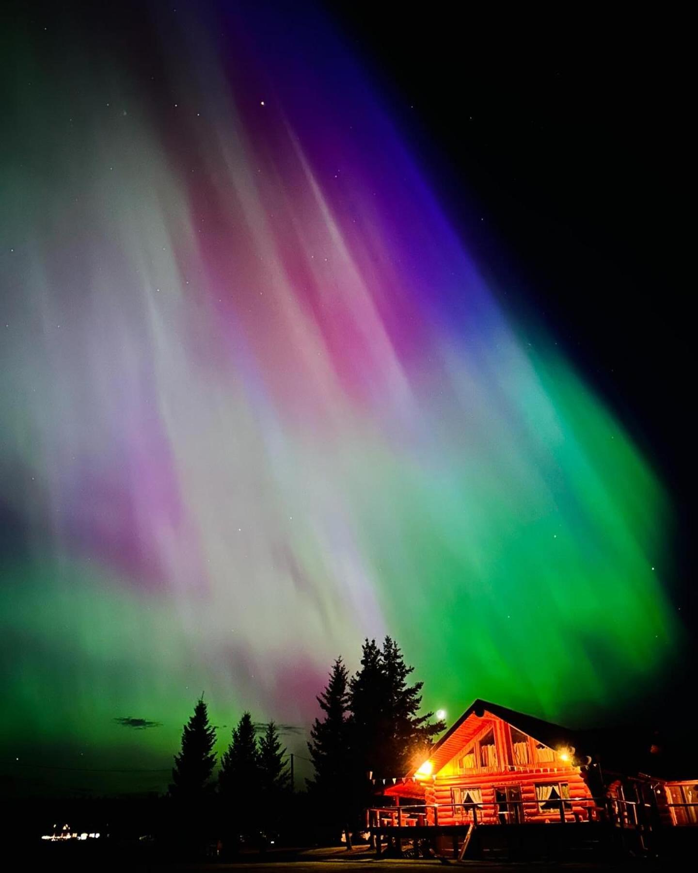 Cariboo Log Guest House Lac La Hache Екстериор снимка