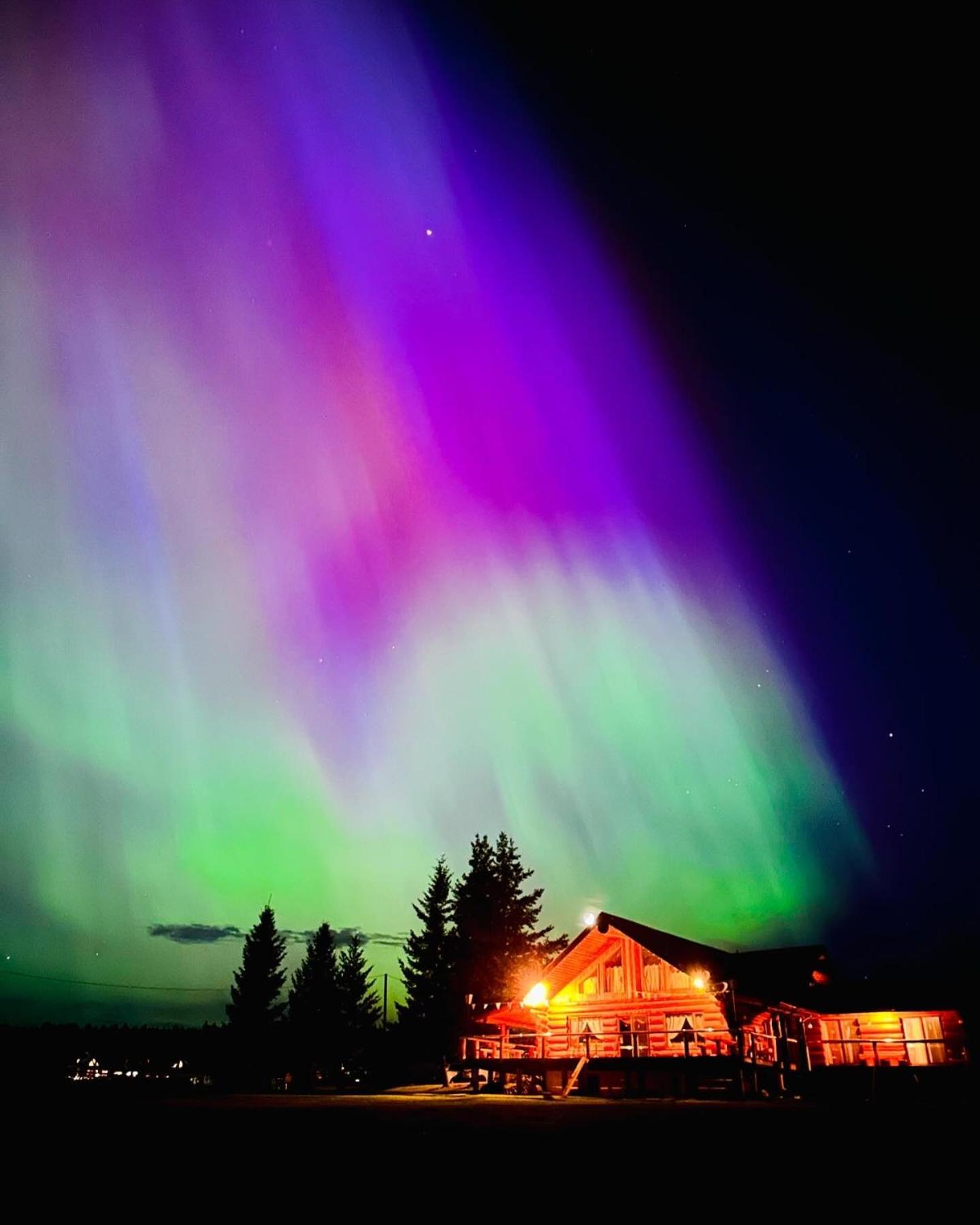 Cariboo Log Guest House Lac La Hache Екстериор снимка