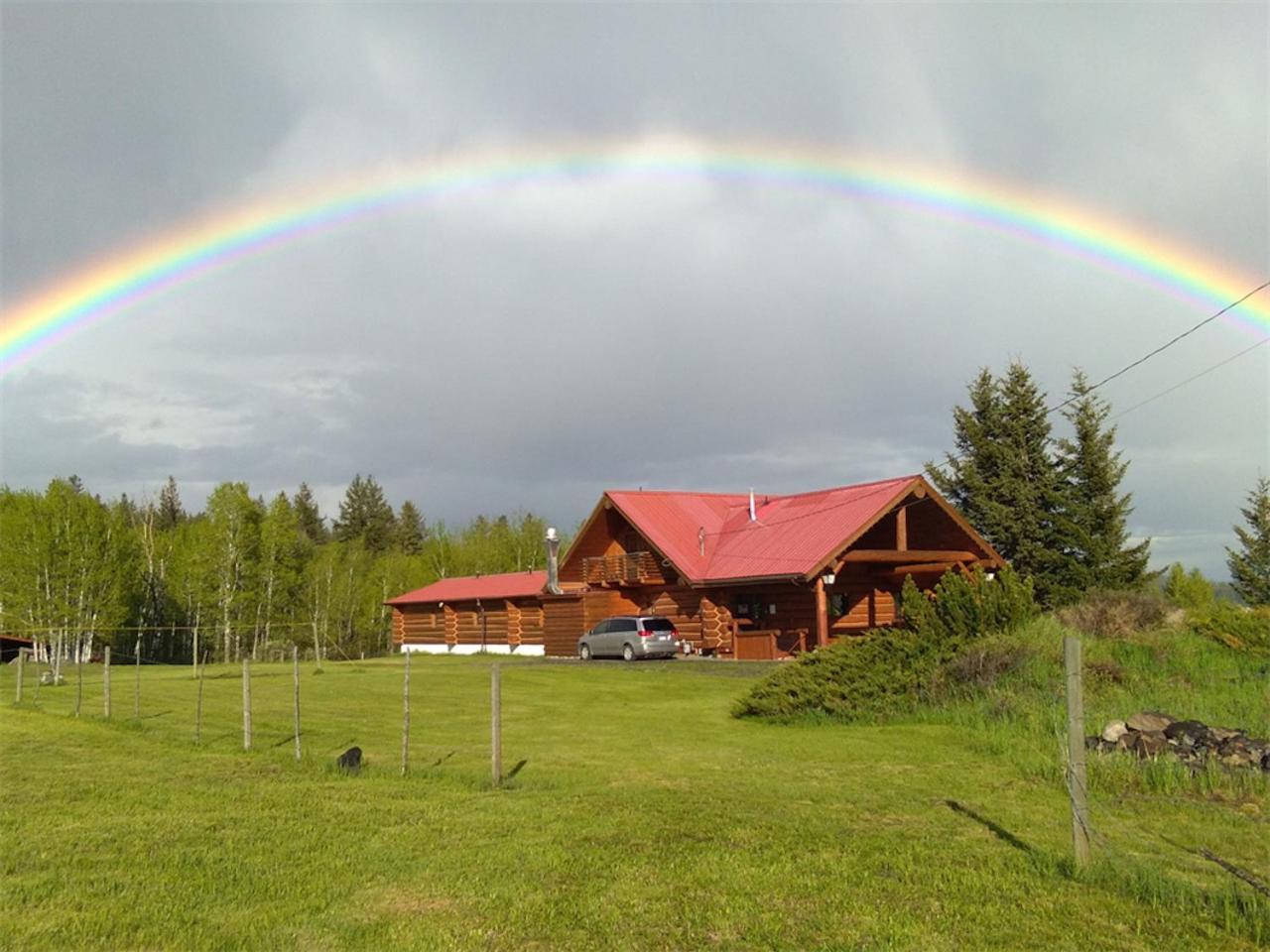 Cariboo Log Guest House Lac La Hache Екстериор снимка