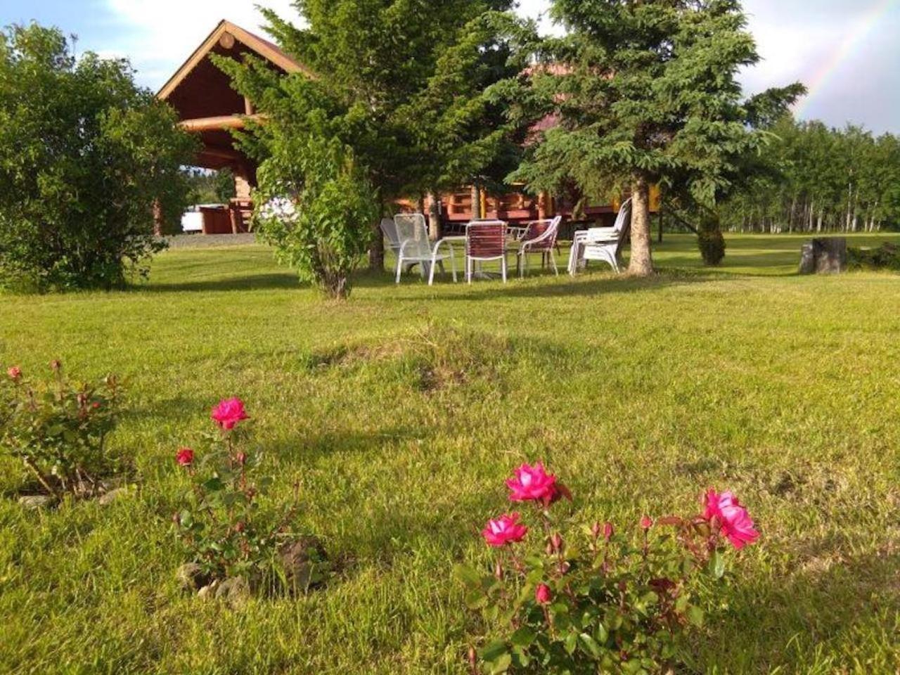 Cariboo Log Guest House Lac La Hache Екстериор снимка